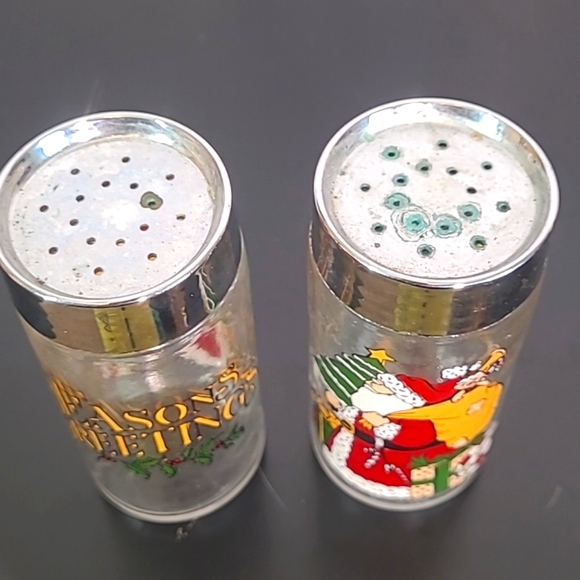 Vintage 80s Painted Glass Holiday Christmas Santa Claus Salt & Pepper Shakers - Picture 3 of 12